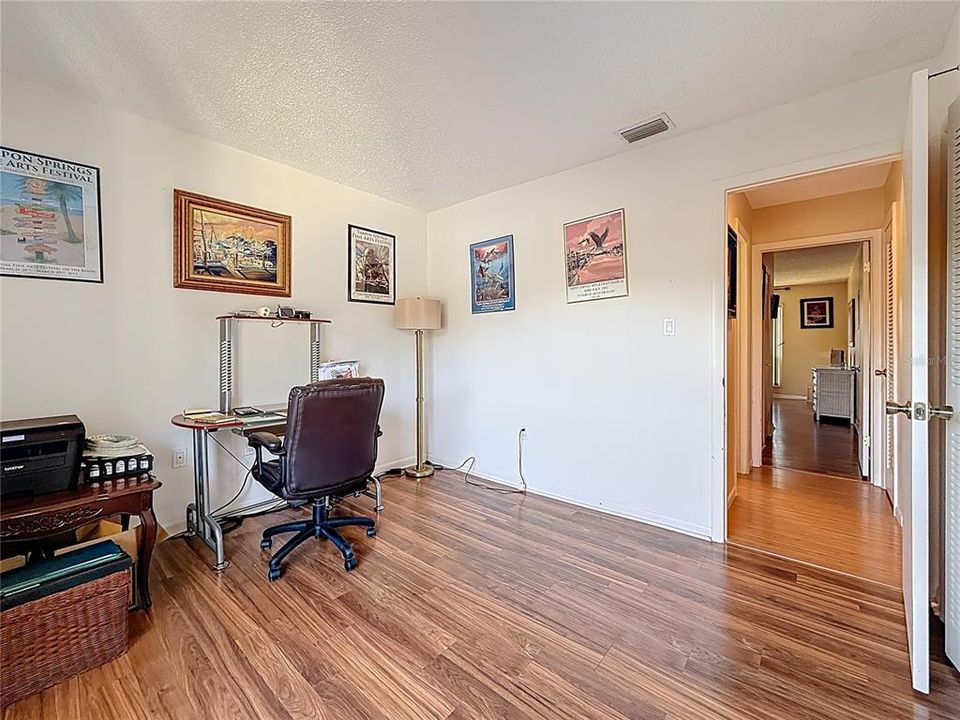 待售: $179,900 (2 贝兹, 1 浴室, 930 平方英尺)