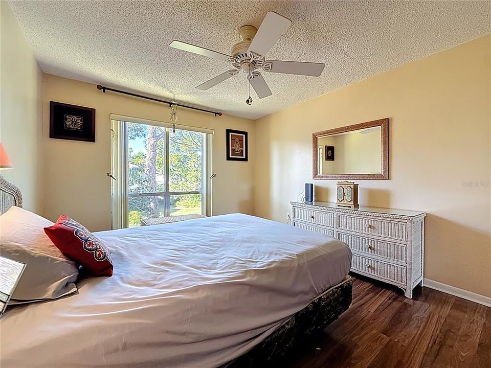 待售: $179,900 (2 贝兹, 1 浴室, 930 平方英尺)