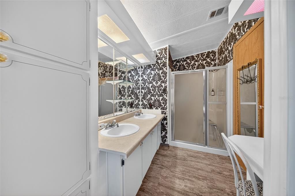 На продажу: $138,900 (2 спален, 2 ванн, 1124 Квадратных фут)