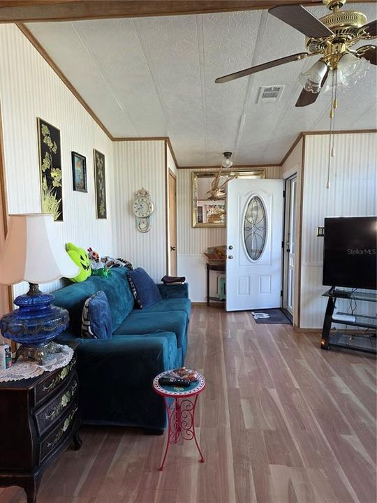 На продажу: $138,900 (2 спален, 2 ванн, 1124 Квадратных фут)