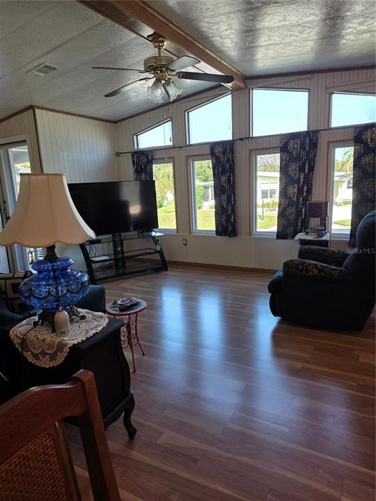 На продажу: $138,900 (2 спален, 2 ванн, 1124 Квадратных фут)