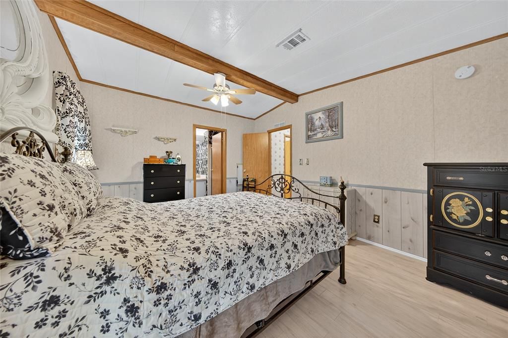 На продажу: $138,900 (2 спален, 2 ванн, 1124 Квадратных фут)