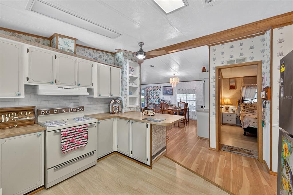 На продажу: $138,900 (2 спален, 2 ванн, 1124 Квадратных фут)