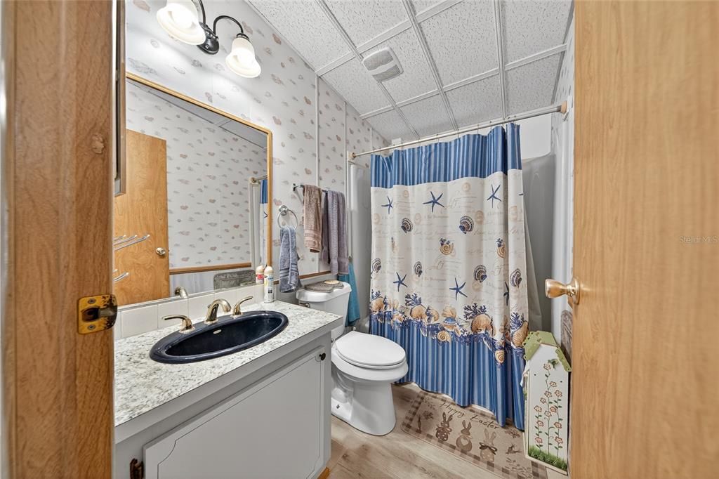 На продажу: $138,900 (2 спален, 2 ванн, 1124 Квадратных фут)