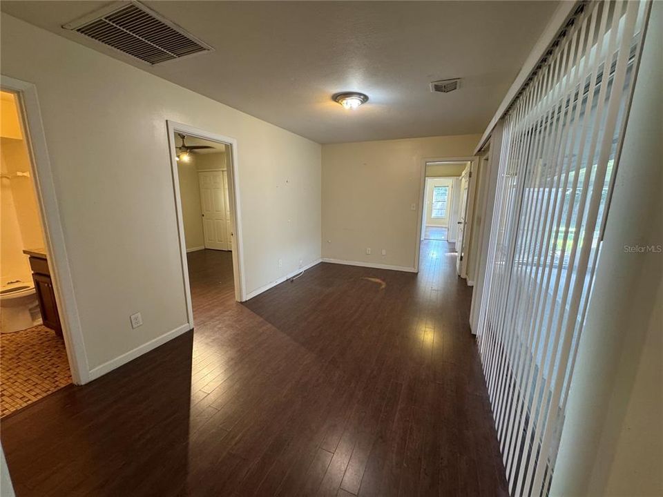 Под контрактом: $299,900 (3 спален, 3 ванн, 1808 Квадратных фут)