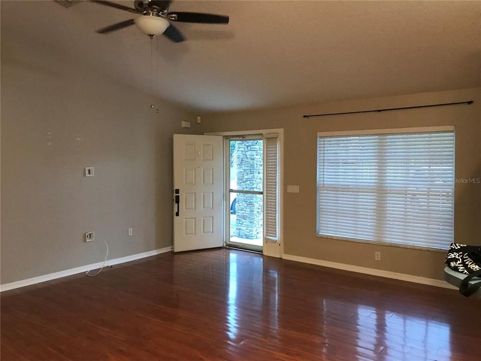For Rent: $1,800 (3 beds, 2 baths, 1518 Square Feet)