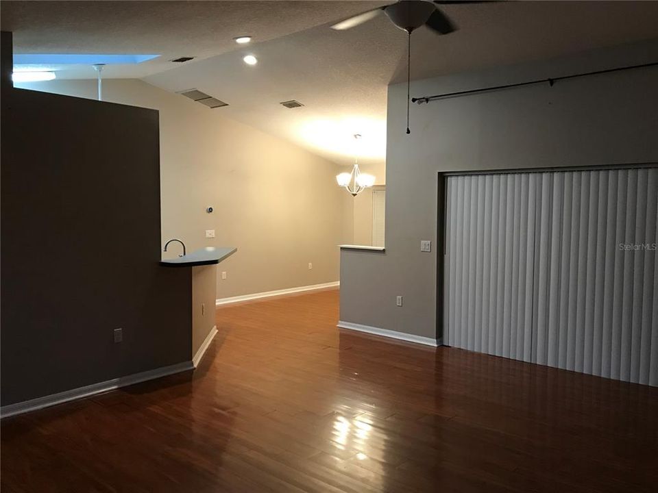 For Rent: $1,800 (3 beds, 2 baths, 1518 Square Feet)