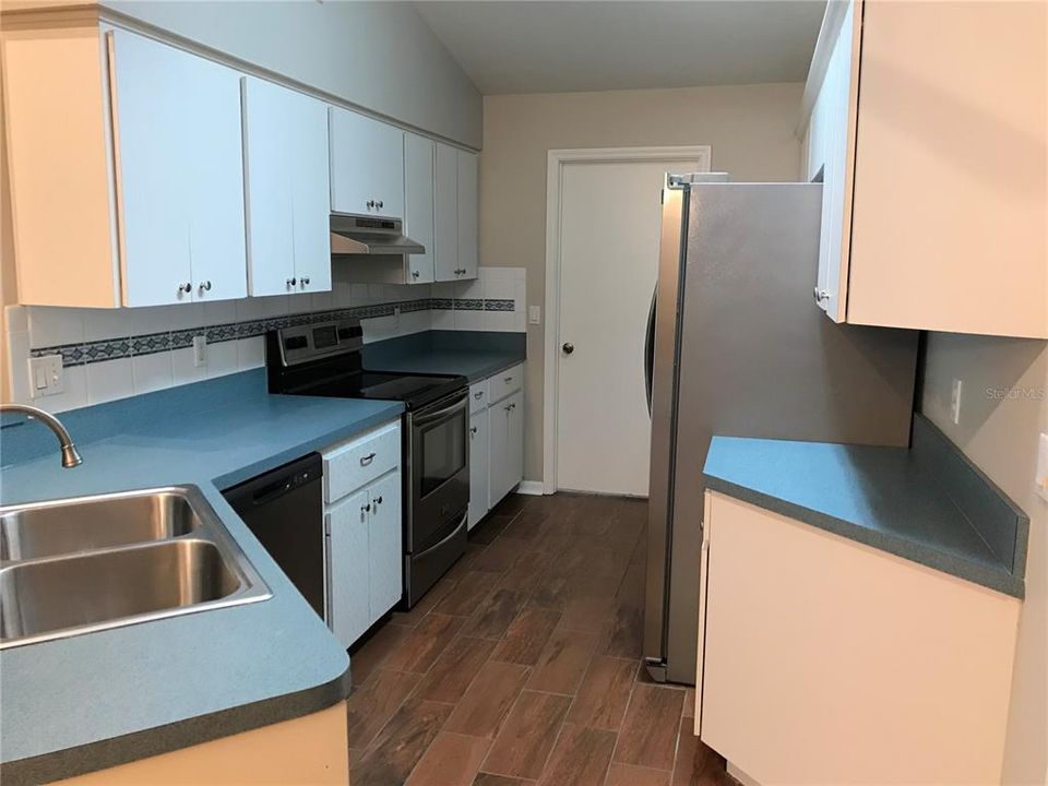 For Rent: $1,800 (3 beds, 2 baths, 1518 Square Feet)