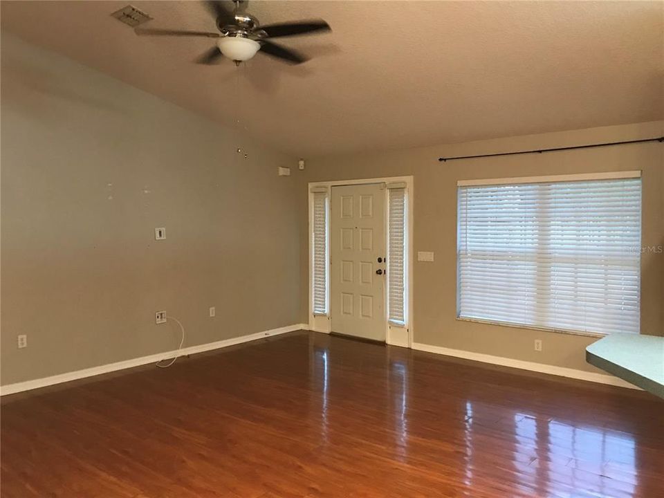 For Rent: $1,800 (3 beds, 2 baths, 1518 Square Feet)