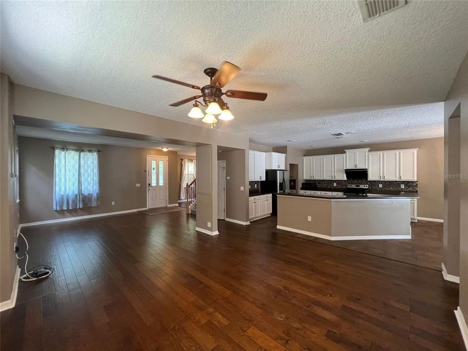 For Rent: $2,850 (5 beds, 2 baths, 2829 Square Feet)