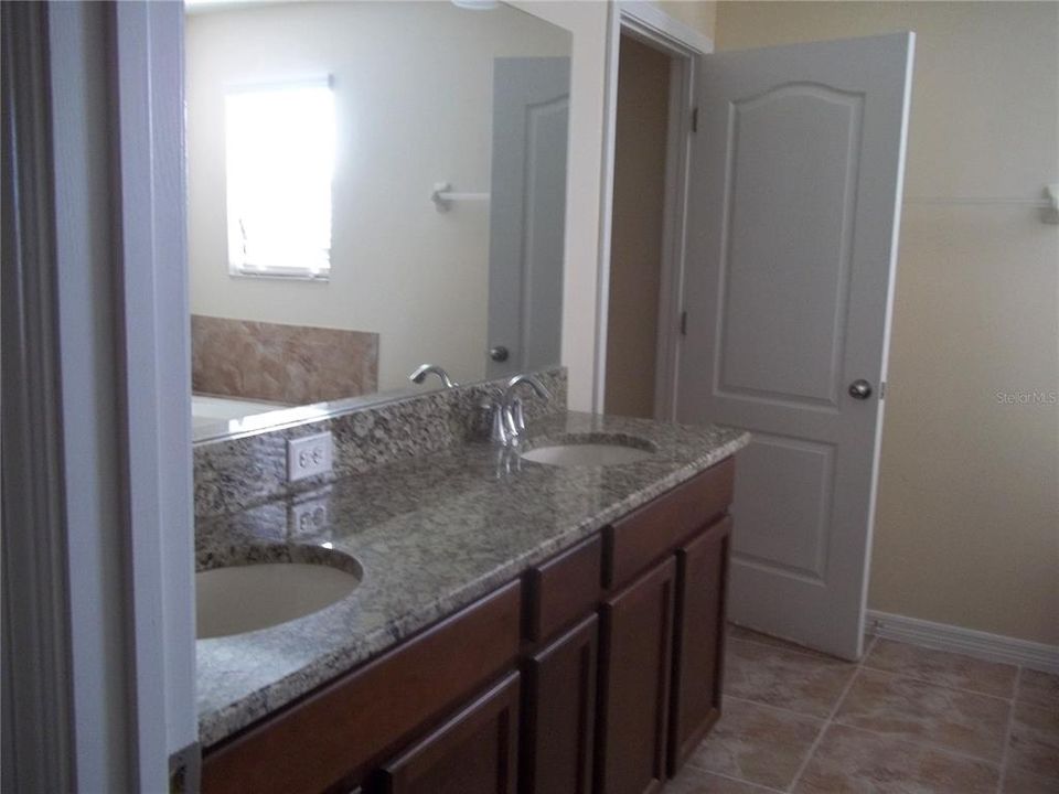 For Rent: $2,500 (4 beds, 2 baths, 2440 Square Feet)