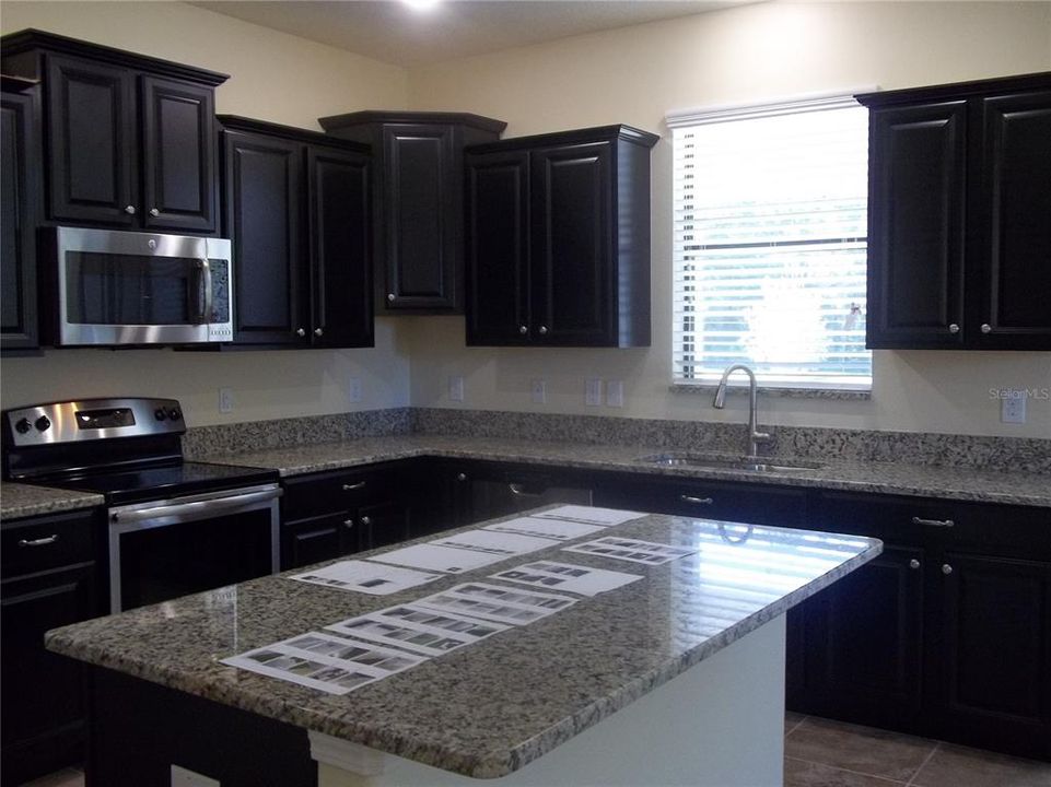 For Rent: $2,500 (4 beds, 2 baths, 2440 Square Feet)