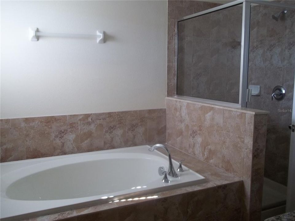 For Rent: $2,500 (4 beds, 2 baths, 2440 Square Feet)