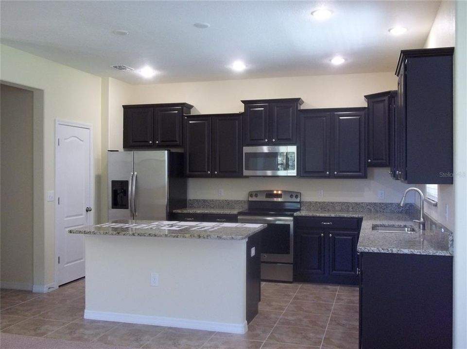 For Rent: $2,500 (4 beds, 2 baths, 2440 Square Feet)