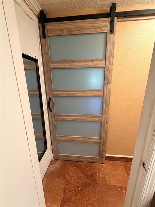 На продажу: $129,999 (1 спален, 1 ванн, 610 Квадратных фут)