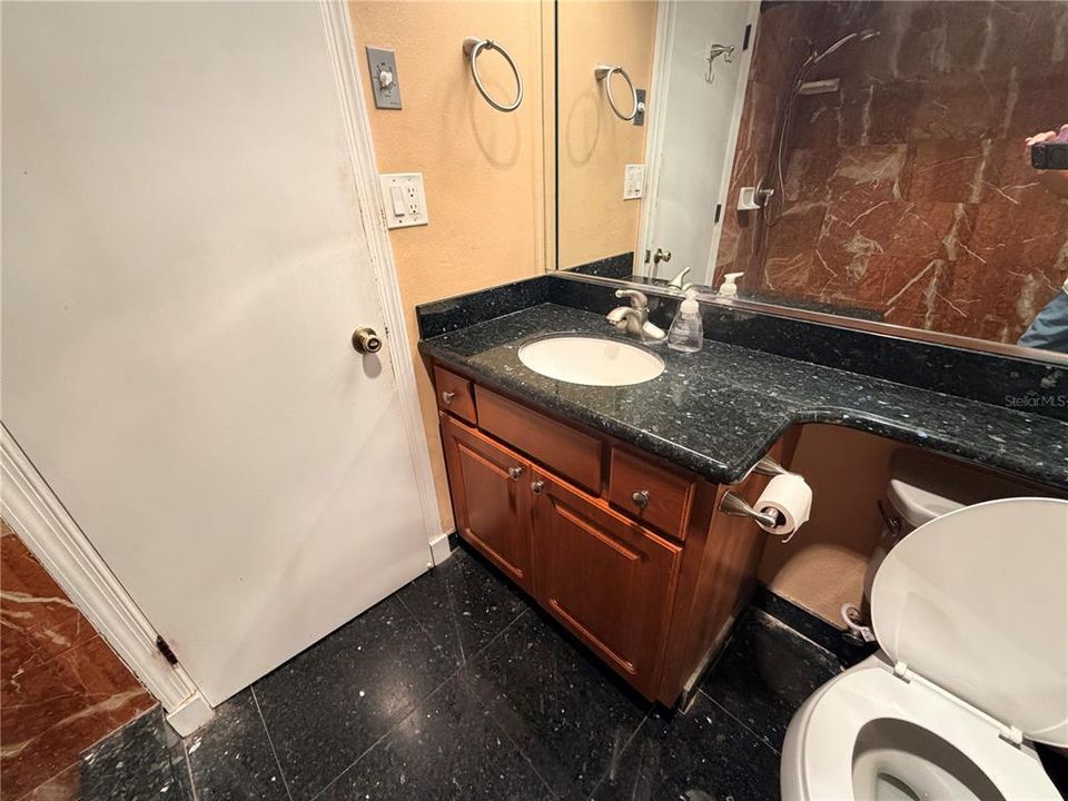 На продажу: $129,999 (1 спален, 1 ванн, 610 Квадратных фут)