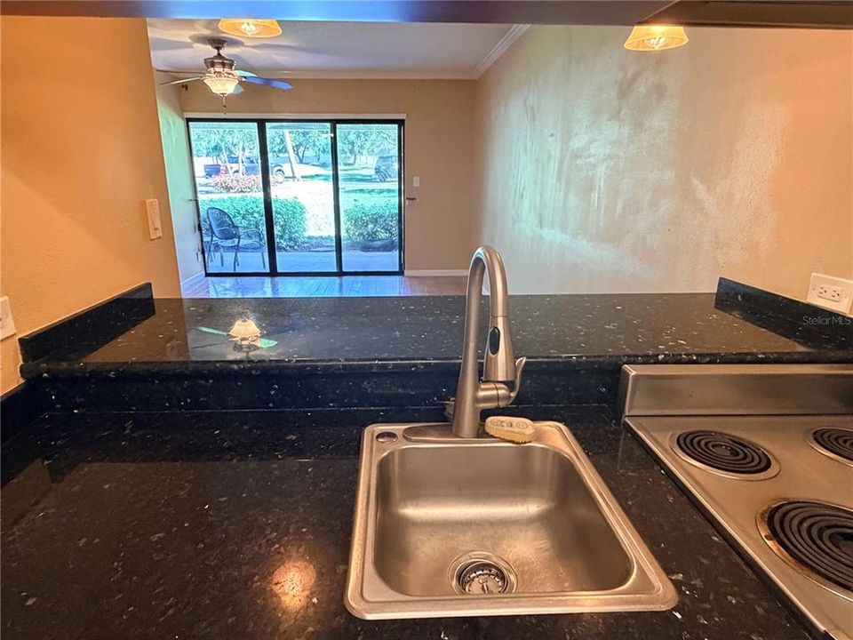 На продажу: $129,999 (1 спален, 1 ванн, 610 Квадратных фут)