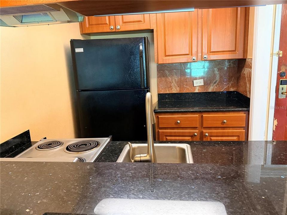 На продажу: $129,999 (1 спален, 1 ванн, 610 Квадратных фут)