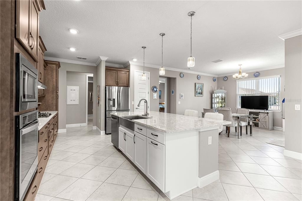 For Sale: $459,599 (2 beds, 2 baths, 2097 Square Feet)