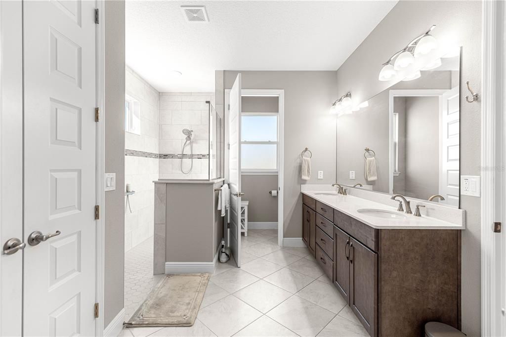 For Sale: $459,599 (2 beds, 2 baths, 2097 Square Feet)