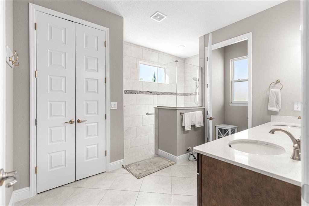 For Sale: $459,599 (2 beds, 2 baths, 2097 Square Feet)