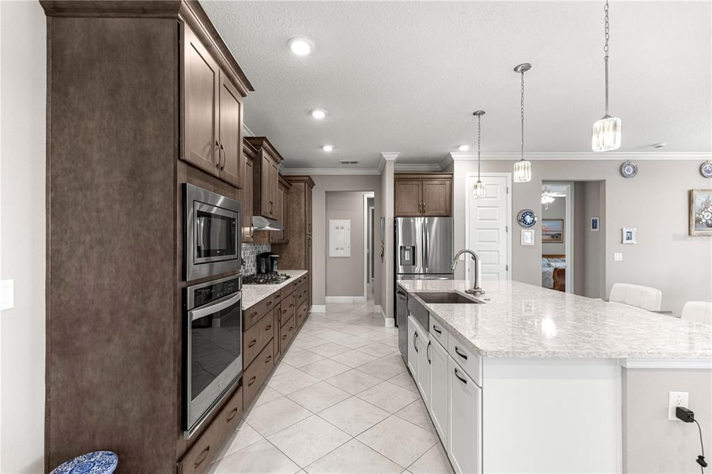 For Sale: $459,599 (2 beds, 2 baths, 2097 Square Feet)