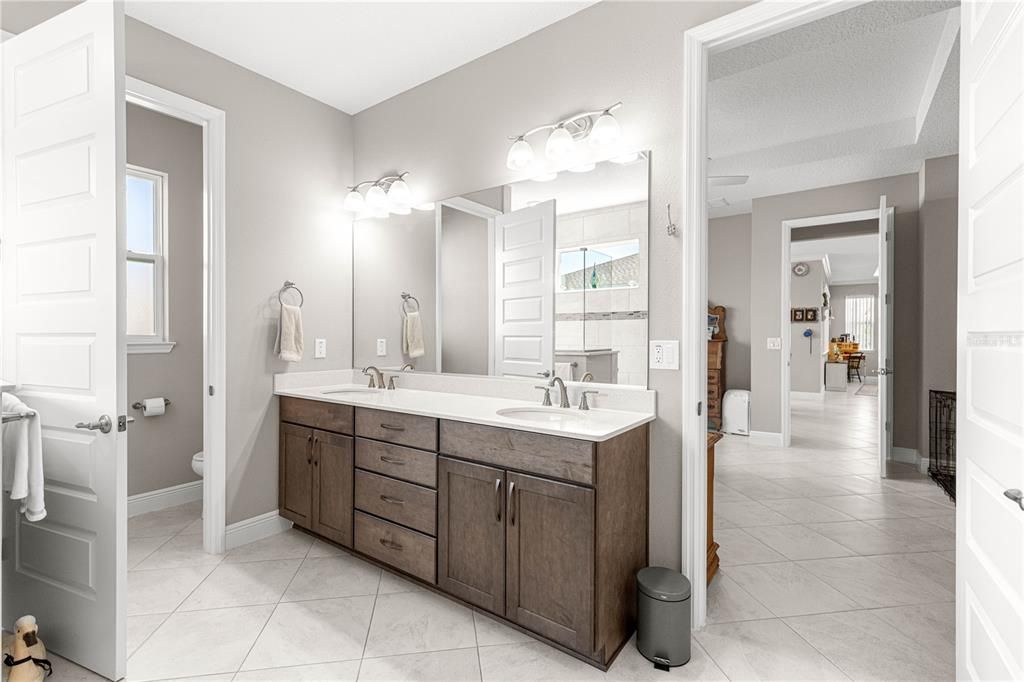 For Sale: $459,599 (2 beds, 2 baths, 2097 Square Feet)