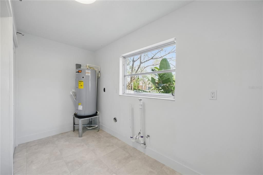 出租: $4,000 (2 贝兹, 2 浴室, 1494 平方英尺)