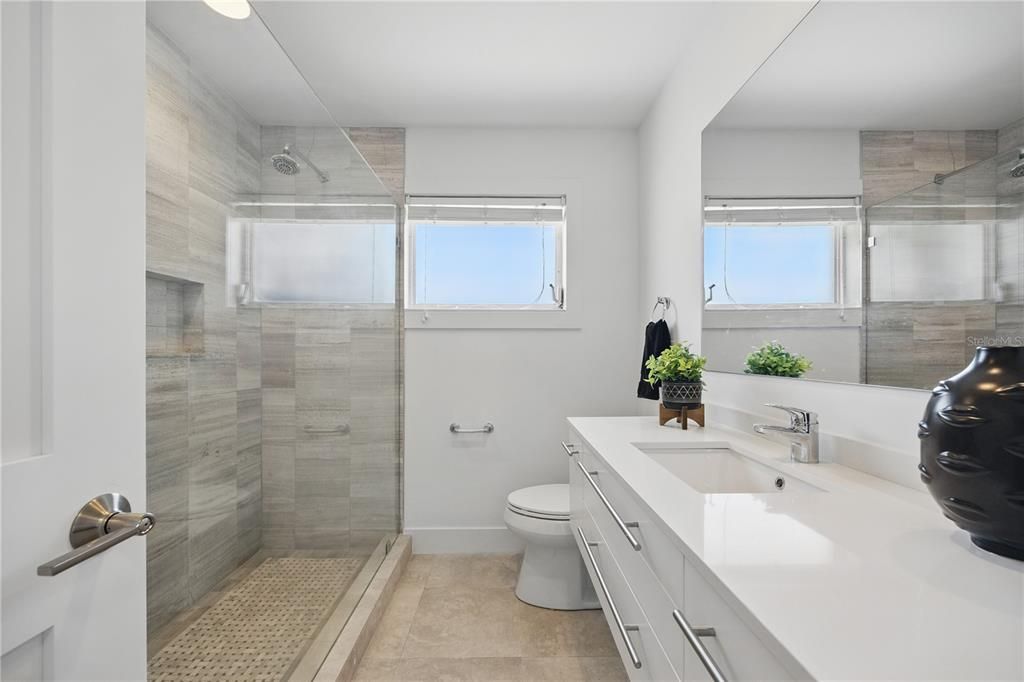 出租: $4,000 (2 贝兹, 2 浴室, 1494 平方英尺)