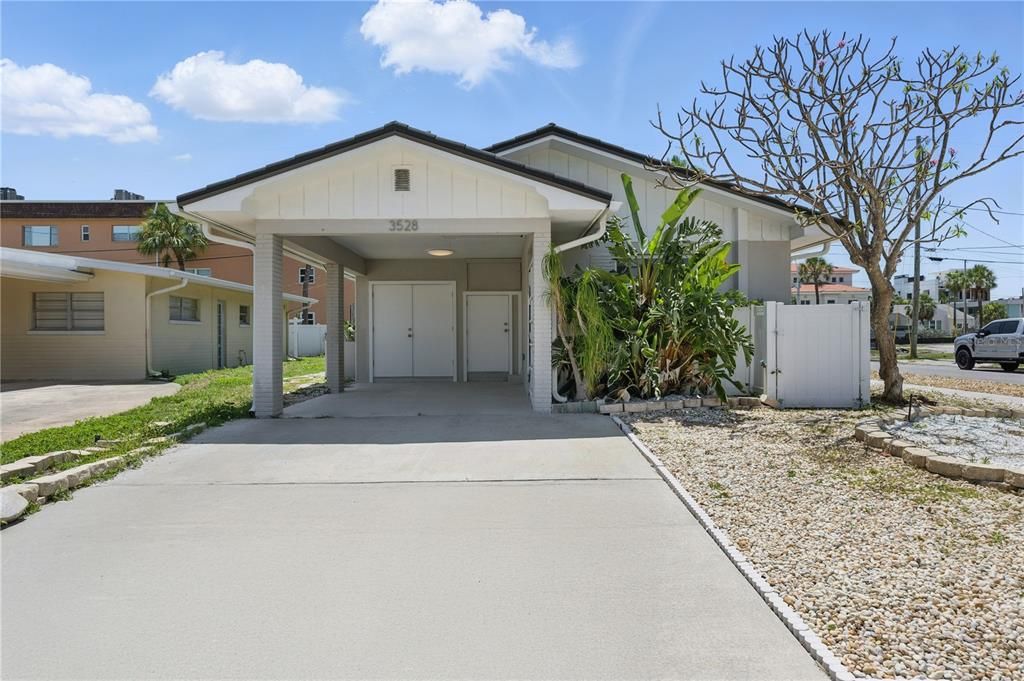 出租: $4,000 (2 贝兹, 2 浴室, 1494 平方英尺)