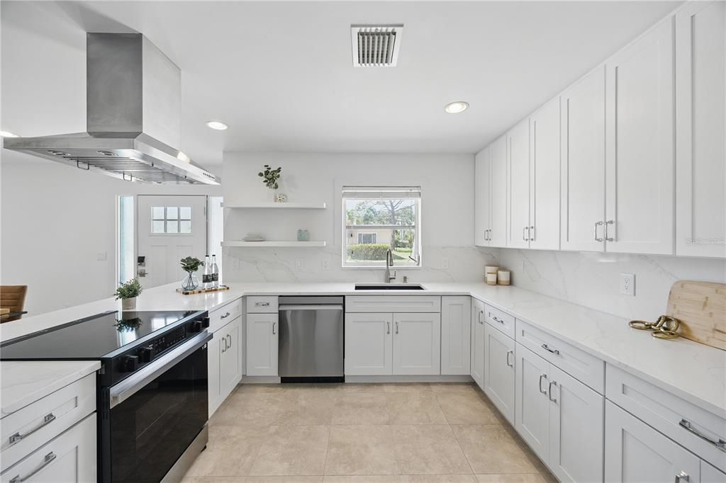 出租: $4,000 (2 贝兹, 2 浴室, 1494 平方英尺)