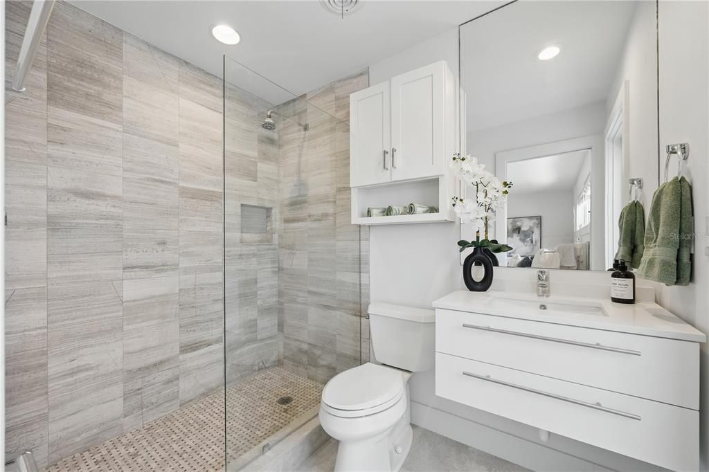 出租: $4,000 (2 贝兹, 2 浴室, 1494 平方英尺)