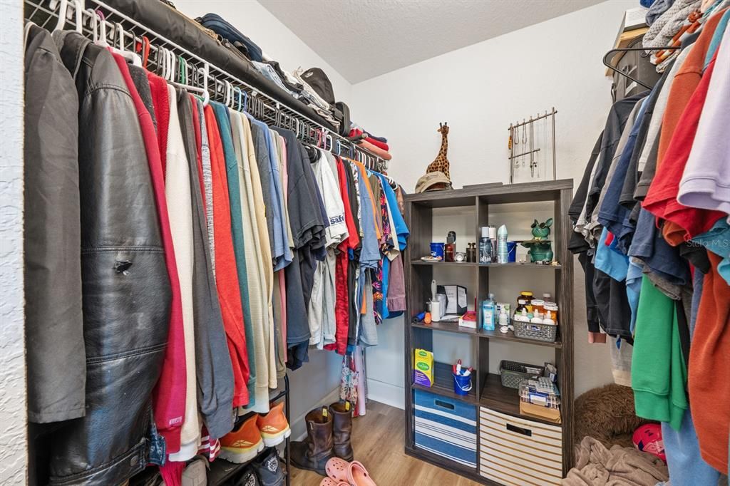 Active With Contract: $239,900 (3 beds, 2 baths, 1184 Square Feet)