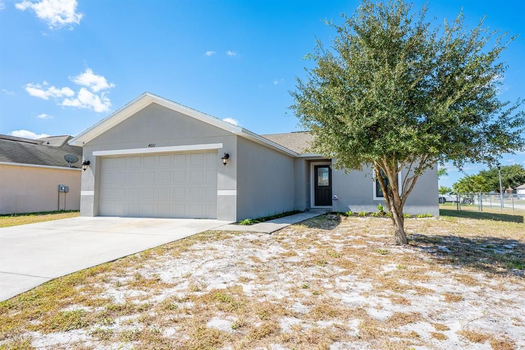 Active With Contract: $239,900 (3 beds, 2 baths, 1184 Square Feet)