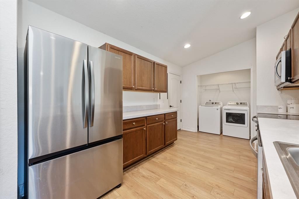 Active With Contract: $239,900 (3 beds, 2 baths, 1184 Square Feet)