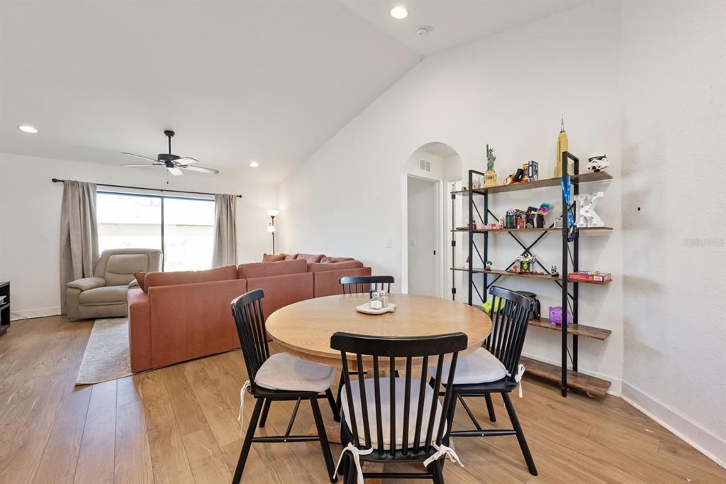 Active With Contract: $239,900 (3 beds, 2 baths, 1184 Square Feet)