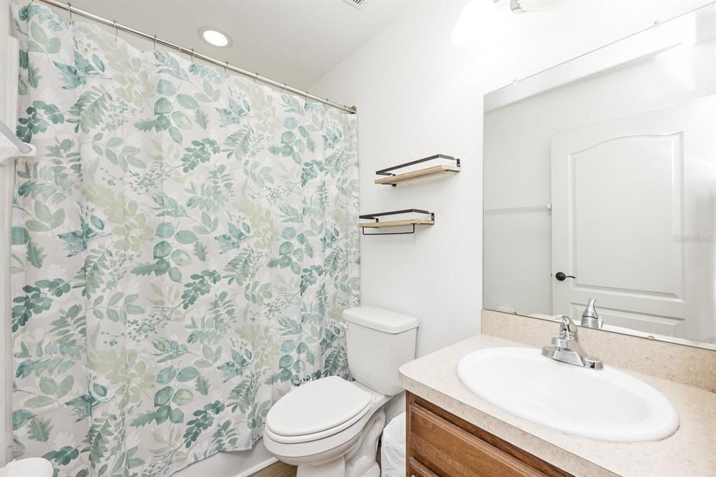 Active With Contract: $239,900 (3 beds, 2 baths, 1184 Square Feet)