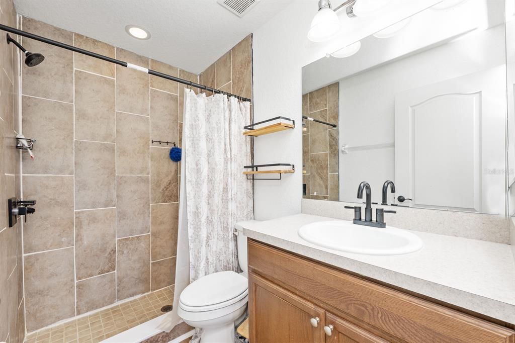 Active With Contract: $239,900 (3 beds, 2 baths, 1184 Square Feet)