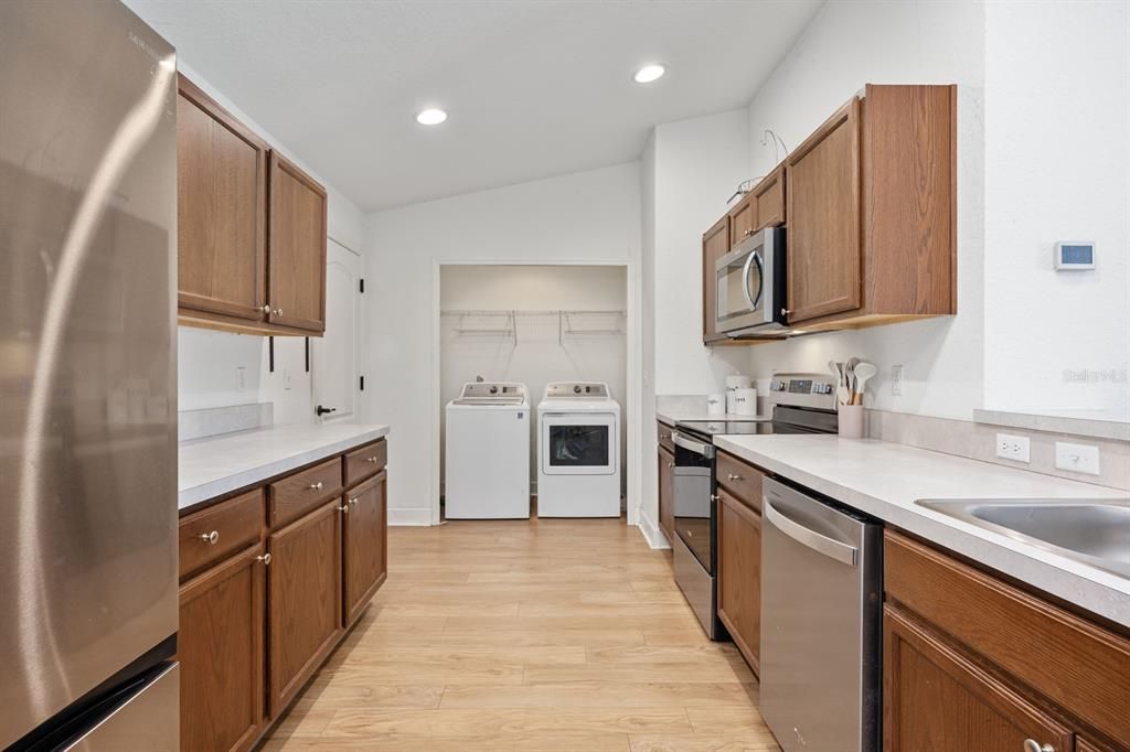 Active With Contract: $239,900 (3 beds, 2 baths, 1184 Square Feet)