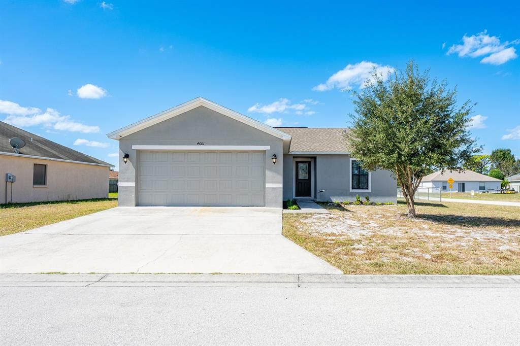 Active With Contract: $239,900 (3 beds, 2 baths, 1184 Square Feet)
