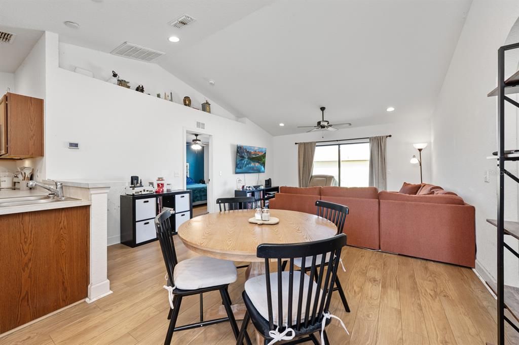 Active With Contract: $239,900 (3 beds, 2 baths, 1184 Square Feet)