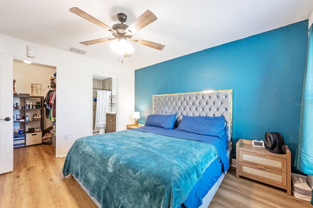 Active With Contract: $239,900 (3 beds, 2 baths, 1184 Square Feet)