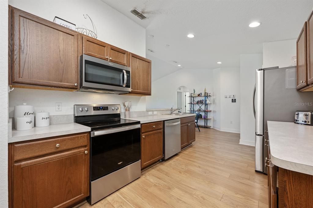 Active With Contract: $239,900 (3 beds, 2 baths, 1184 Square Feet)