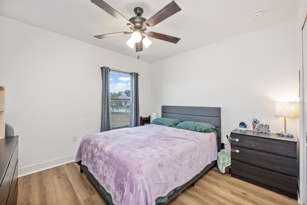 Active With Contract: $239,900 (3 beds, 2 baths, 1184 Square Feet)