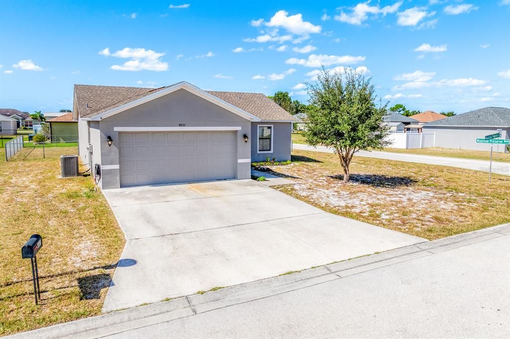 Active With Contract: $239,900 (3 beds, 2 baths, 1184 Square Feet)