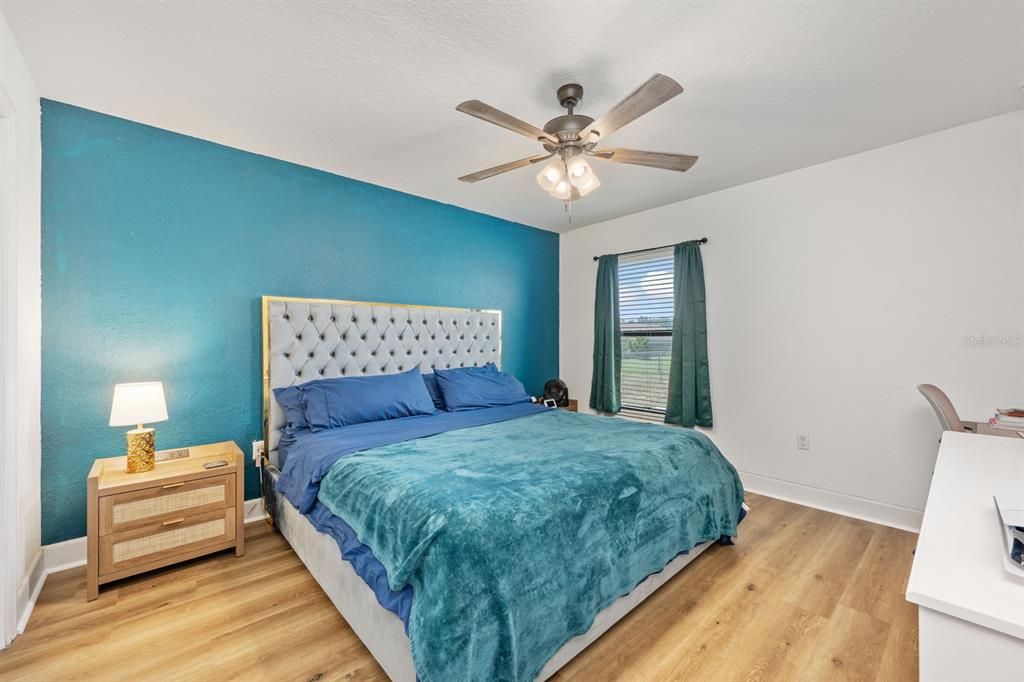 Active With Contract: $239,900 (3 beds, 2 baths, 1184 Square Feet)