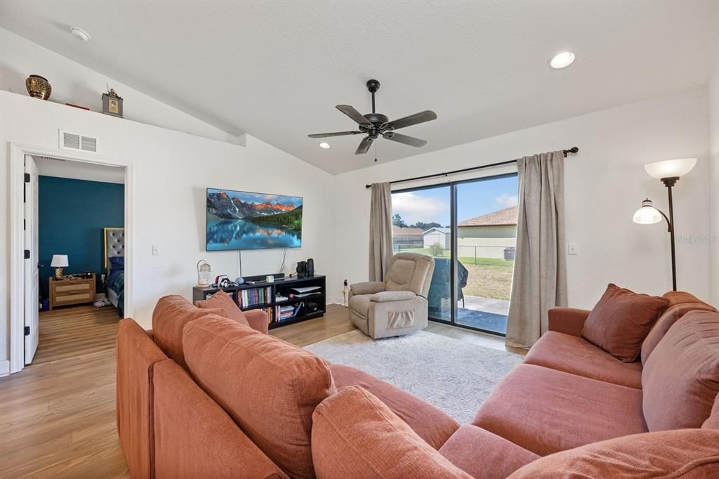 Active With Contract: $239,900 (3 beds, 2 baths, 1184 Square Feet)