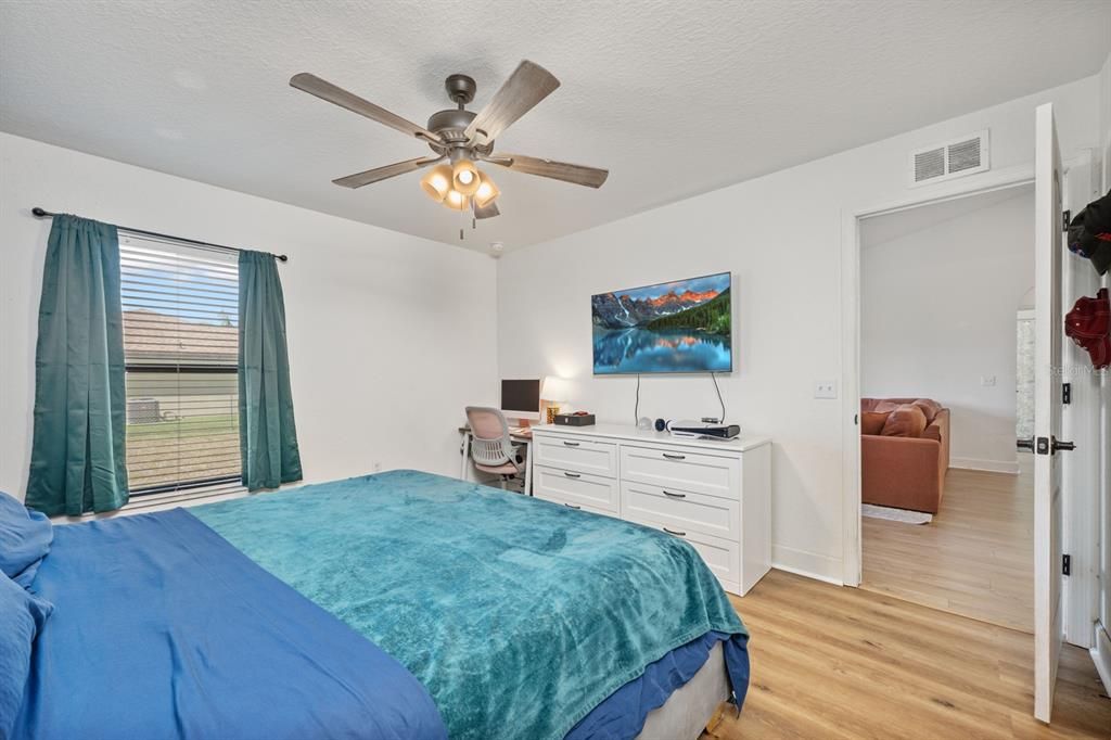 Active With Contract: $239,900 (3 beds, 2 baths, 1184 Square Feet)