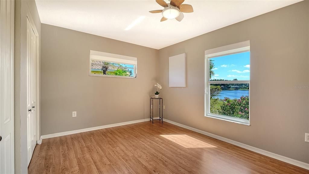 合同活跃: $399,000 (3 贝兹, 2 浴室, 1827 平方英尺)