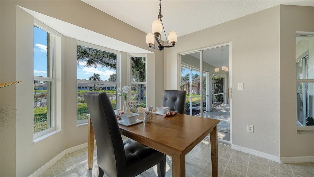 合同活跃: $399,000 (3 贝兹, 2 浴室, 1827 平方英尺)